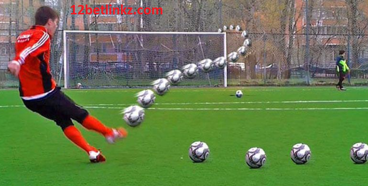 Cứa Lòng Trong Bóng Đá